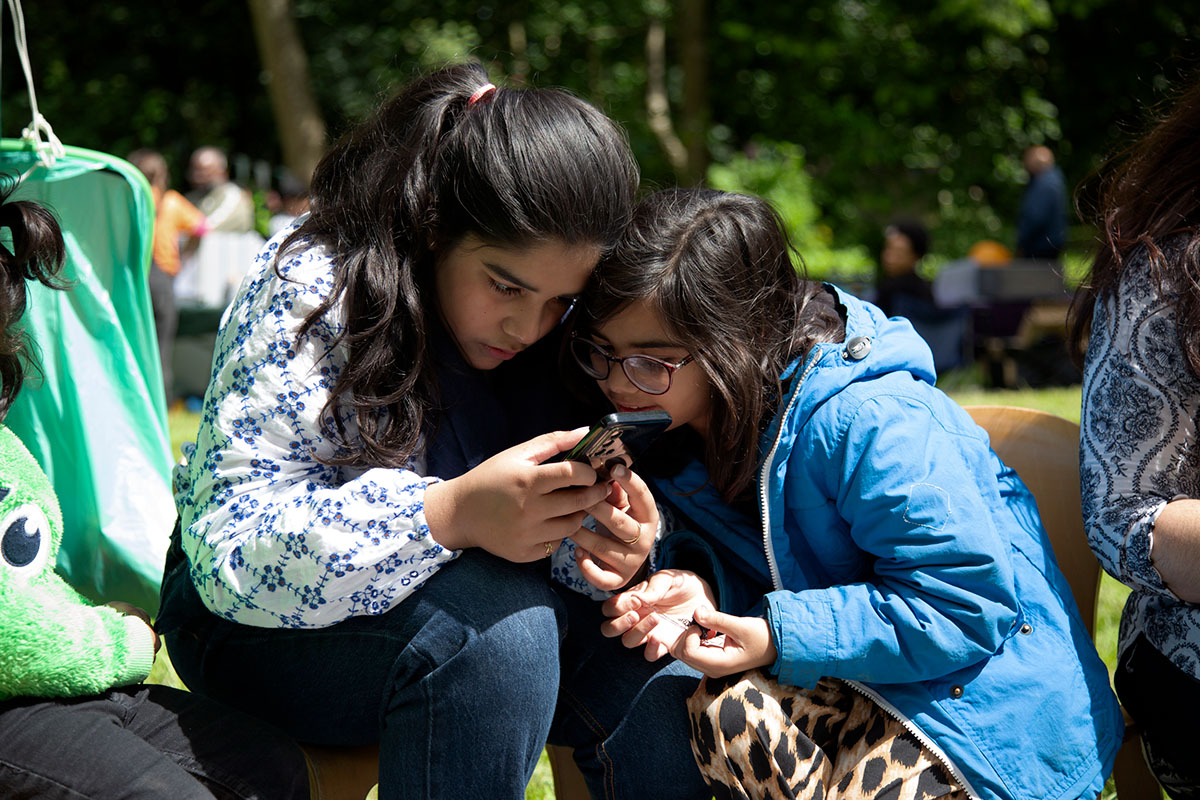 playing-mobile-together-arfa-22.jpg