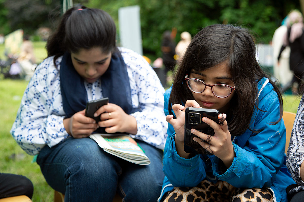 playing-mobile-together-arfa-23.jpg