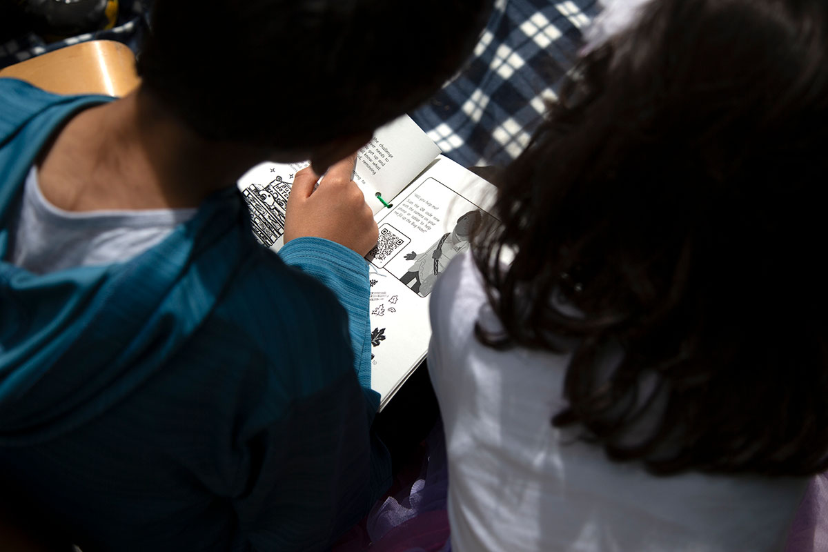 reading-together-over-shoulder-arfa-19.jpg